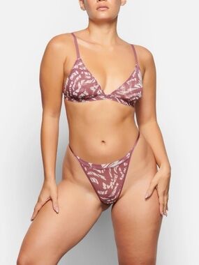 💜🤍 SKIMS Summer Mesh Raspberry Swirl String Thong 🤍💜